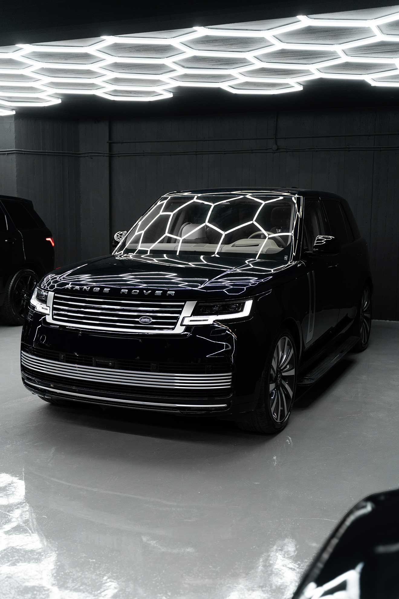 Range Rover Vogue premium chauffeur vehicle in Mykonos